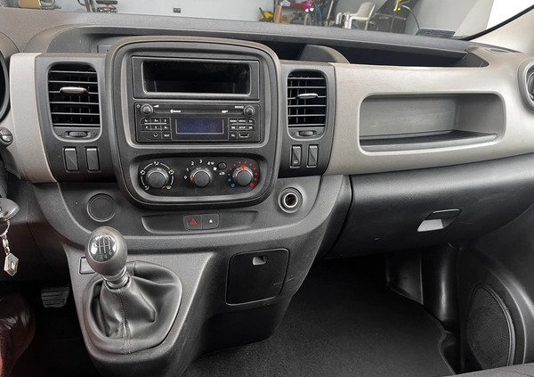 Renault Trafic cena 42700 przebieg: 227000, rok produkcji 2015 z Radomsko małe 211